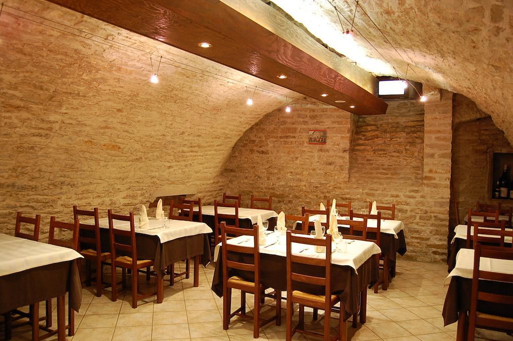 Hotel Du Donjon Champlitte-et-le-Prelot Ngoại thất bức ảnh