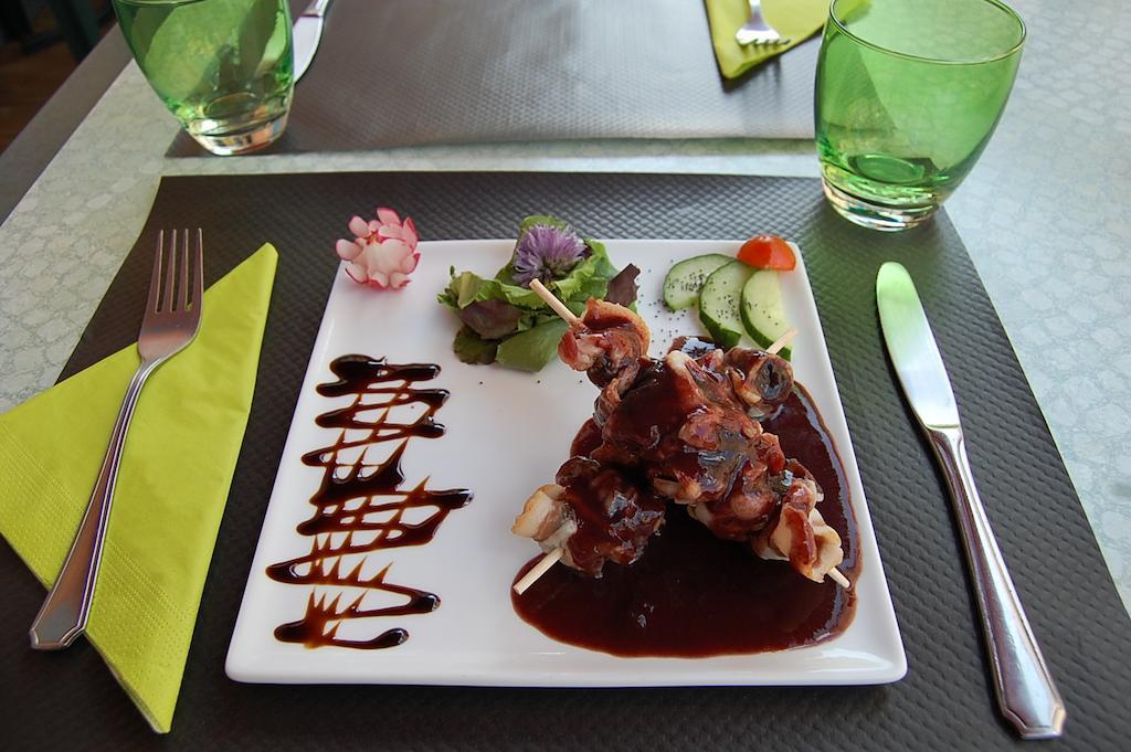 Hotel Du Donjon Champlitte-et-le-Prelot Ngoại thất bức ảnh