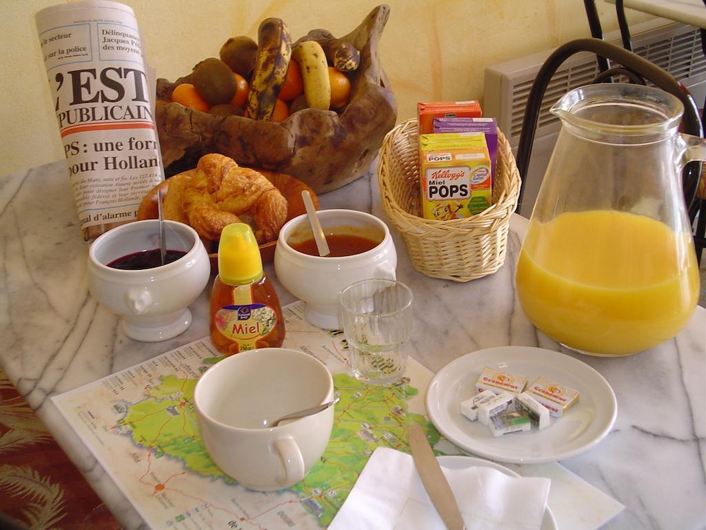 Hotel Du Donjon Champlitte-et-le-Prelot Ngoại thất bức ảnh